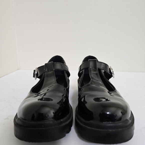 STEVE MADDEN girl's size 4 Lug T Strap Buckle Mary Jane Shoes Black Patent - Picture 8 of 14